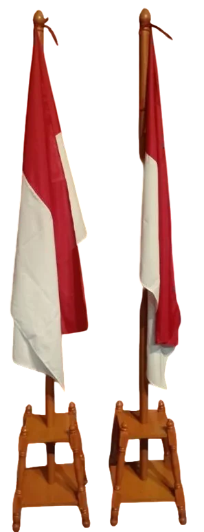 Tiang Bendera Kayu
