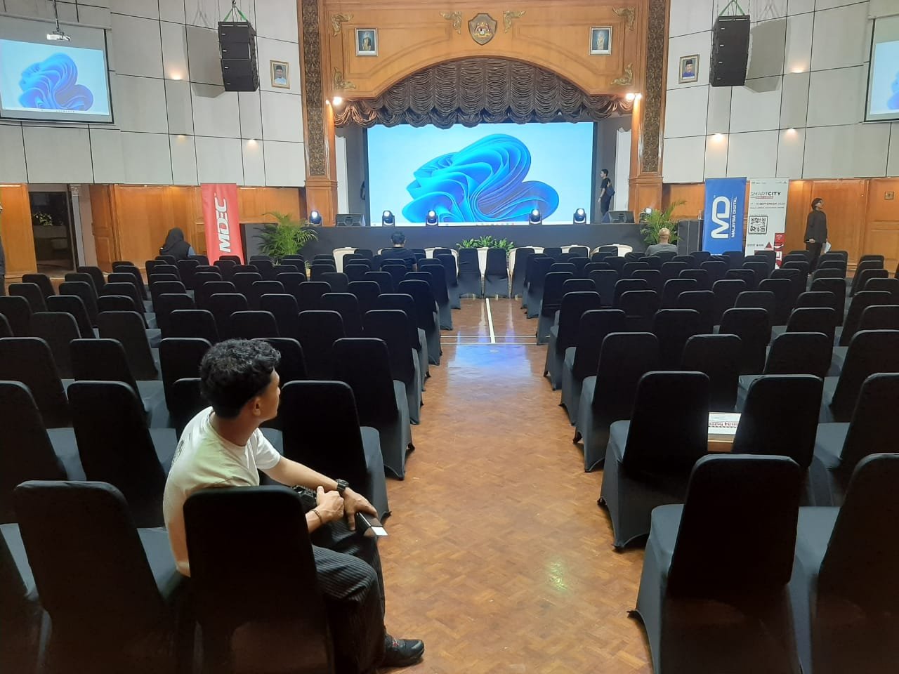 Sewa Kursi Sekitar di Gandaria City Convention Hall — Gandaria Jaminan Kualitas 2025