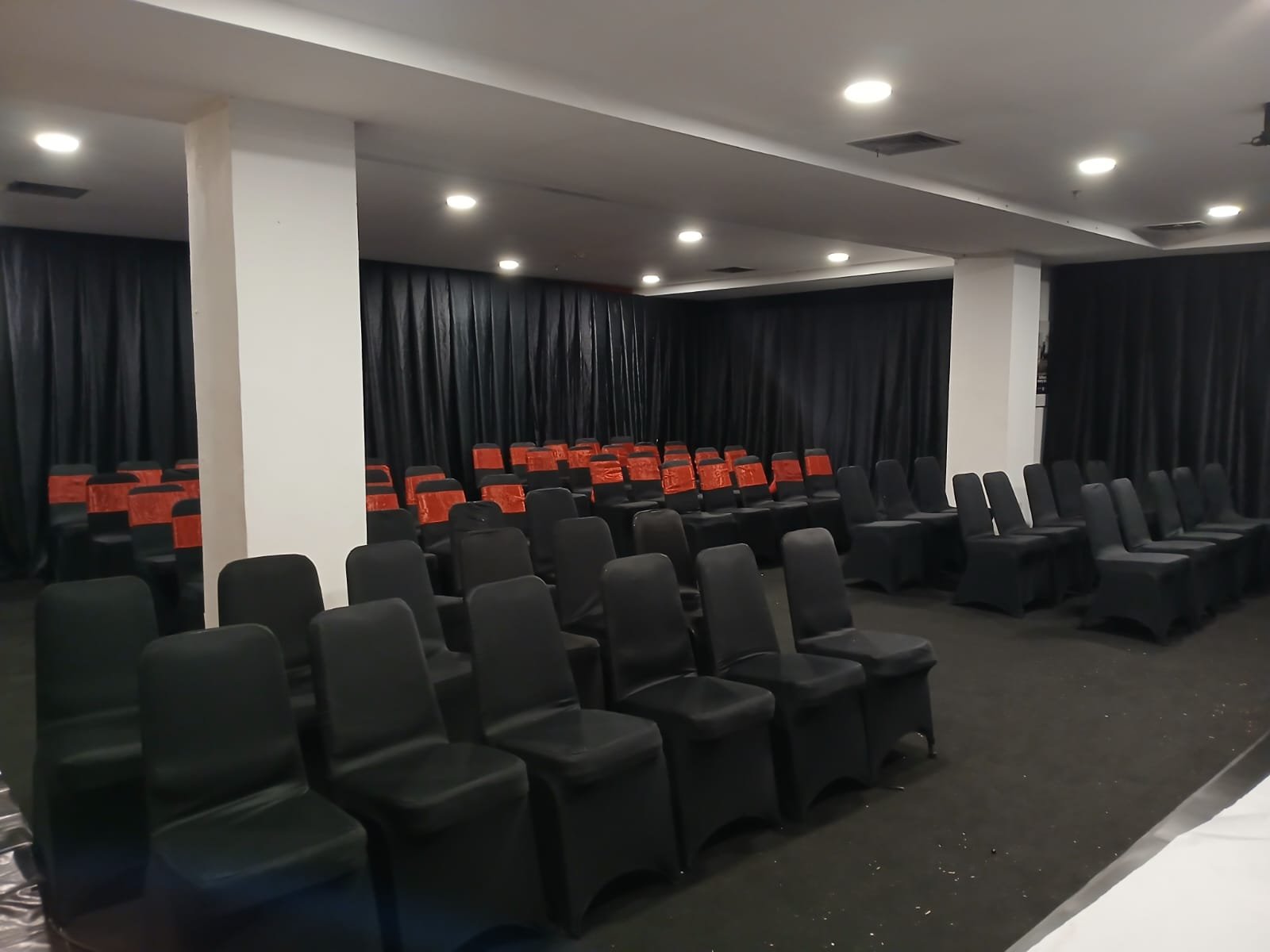 Sewa Kursi di Santika Premiere Harapan Indah Bekasi – Rental Jabodetabek