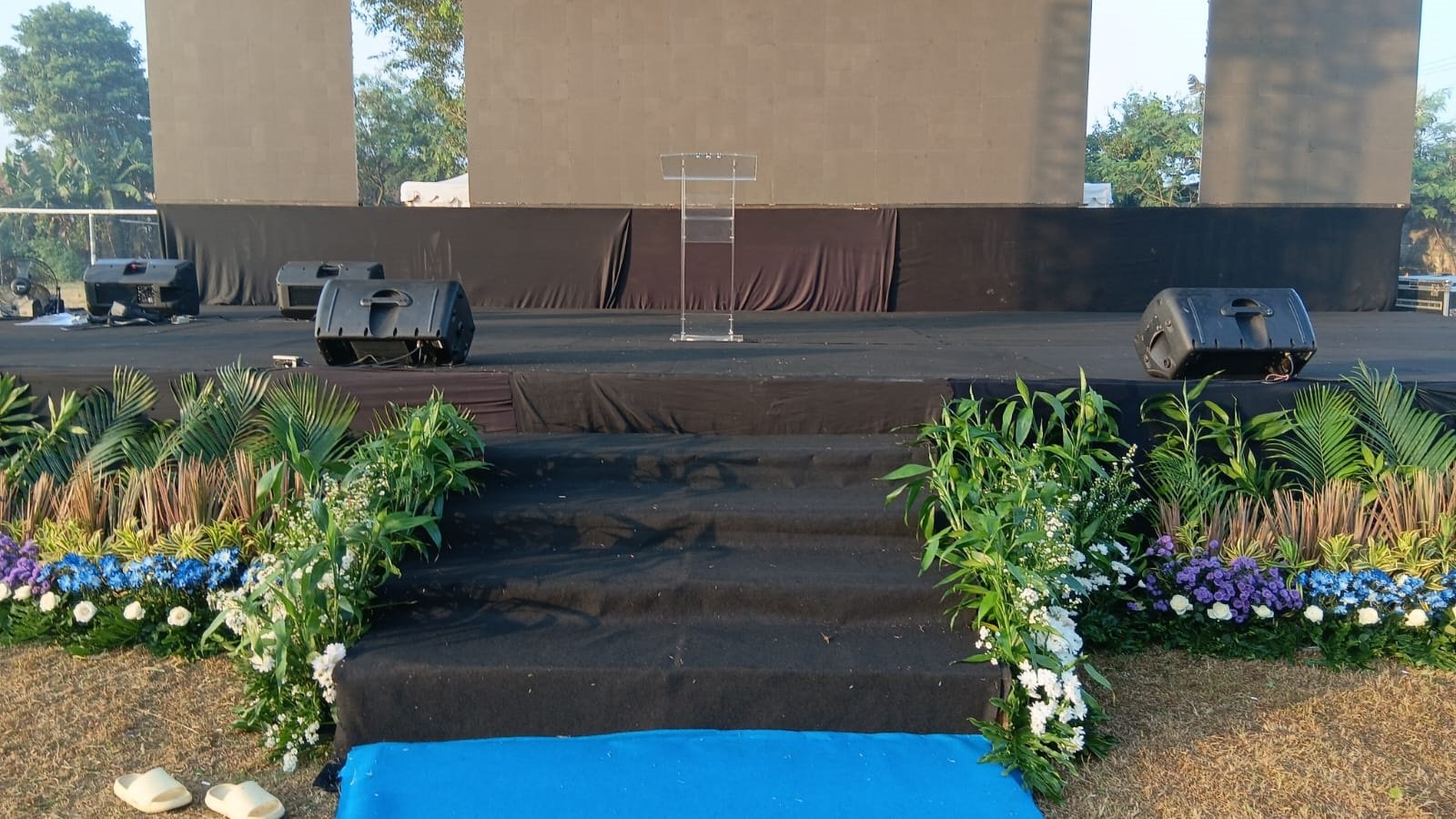 Sewa Podium di Rhema Convention Hall — Bekasi | Rental Jabodetabek by Gaharu Production