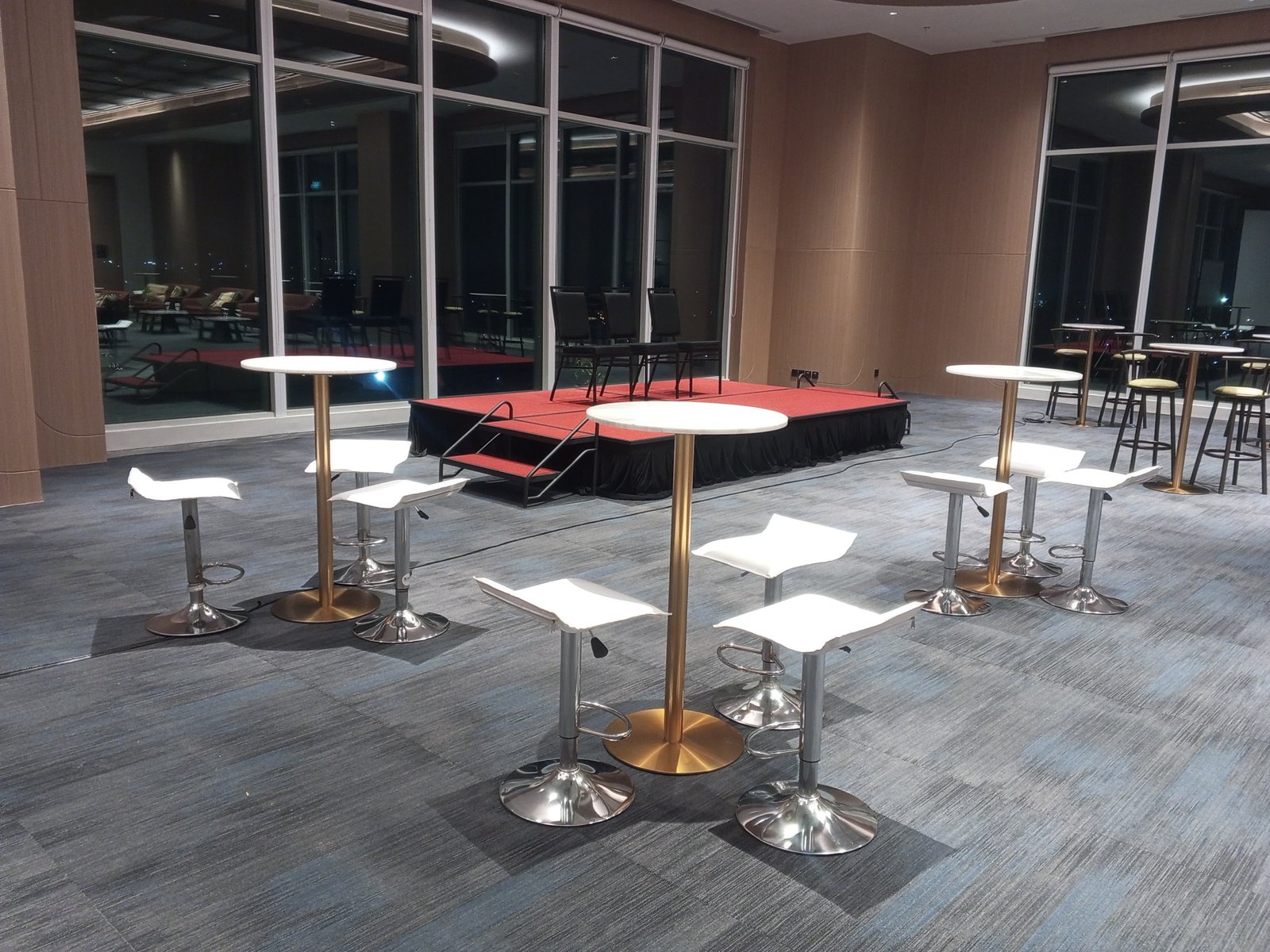 Sewa Barstool & Kursi Balai Sidang Jakarta Bersama Rental Jabodetabek by Gaharu Production