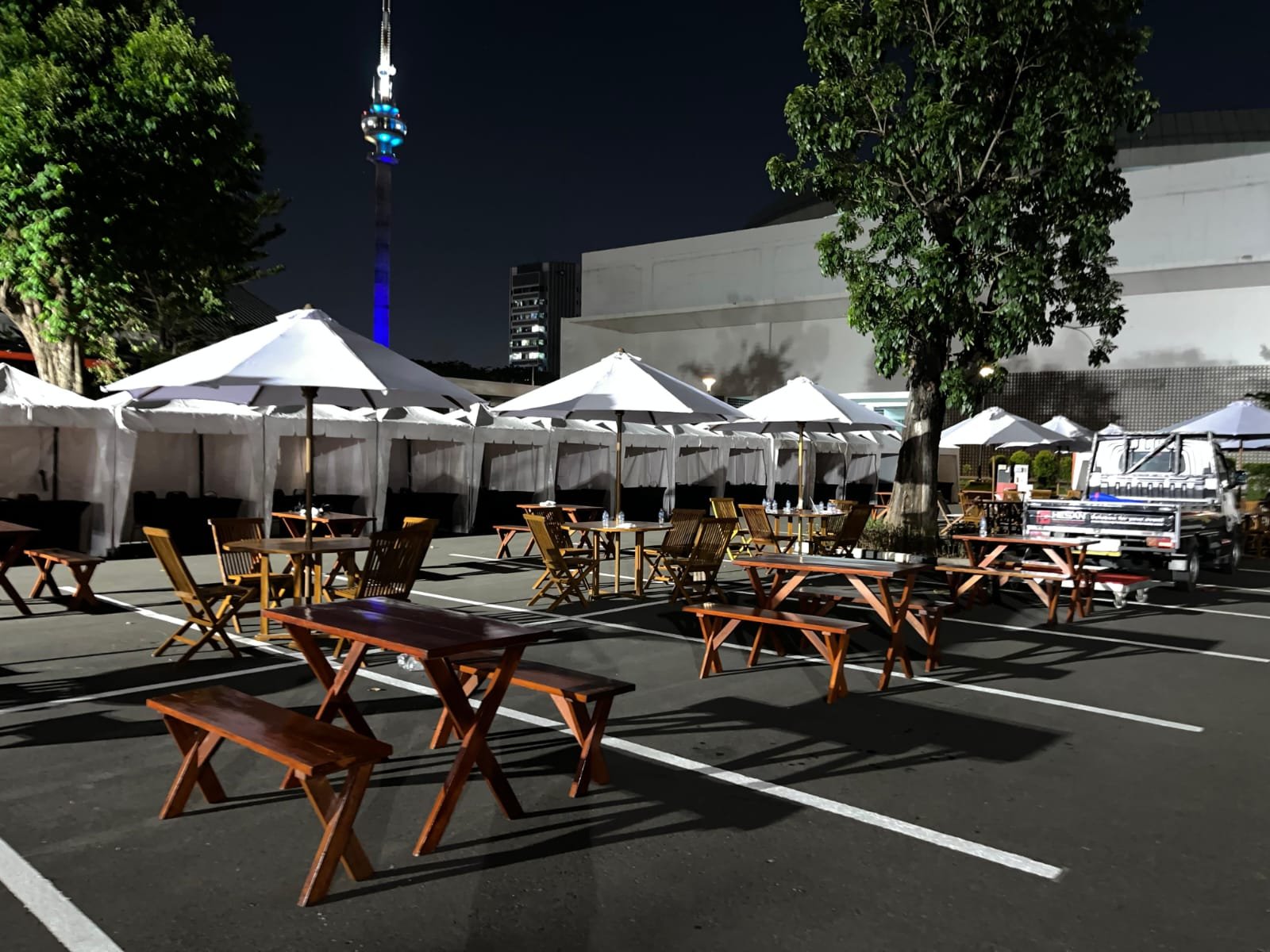 Sewa Kursi & Meja Taman Set Fairmont Jakarta — Sudirman | Rental Jabodetabek by Gaharu Production