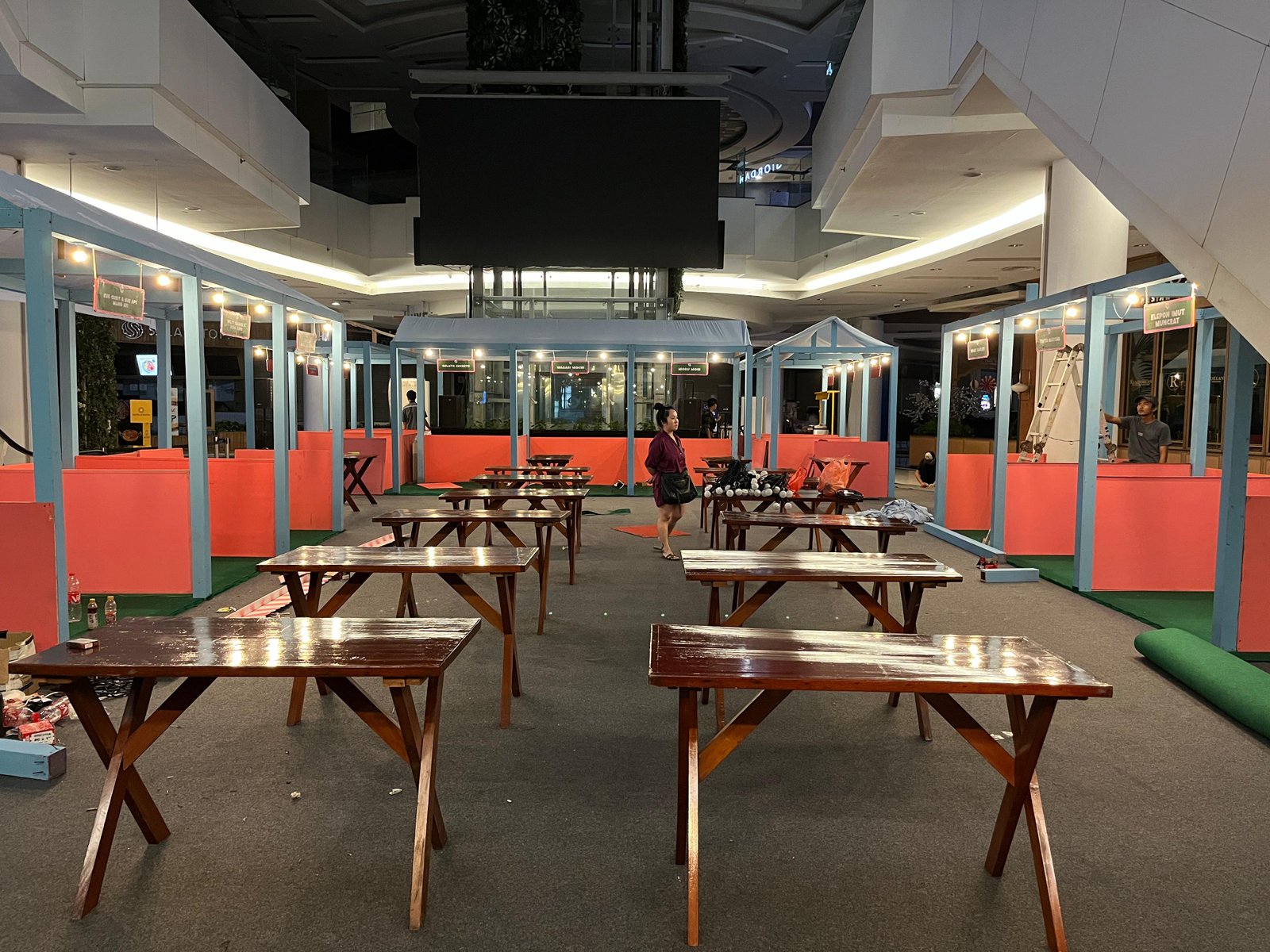 Sewa Kursi & Meja Taman Set Hutan Kota GBK — Senayan | Rental Jabodetabek by Gaharu Production