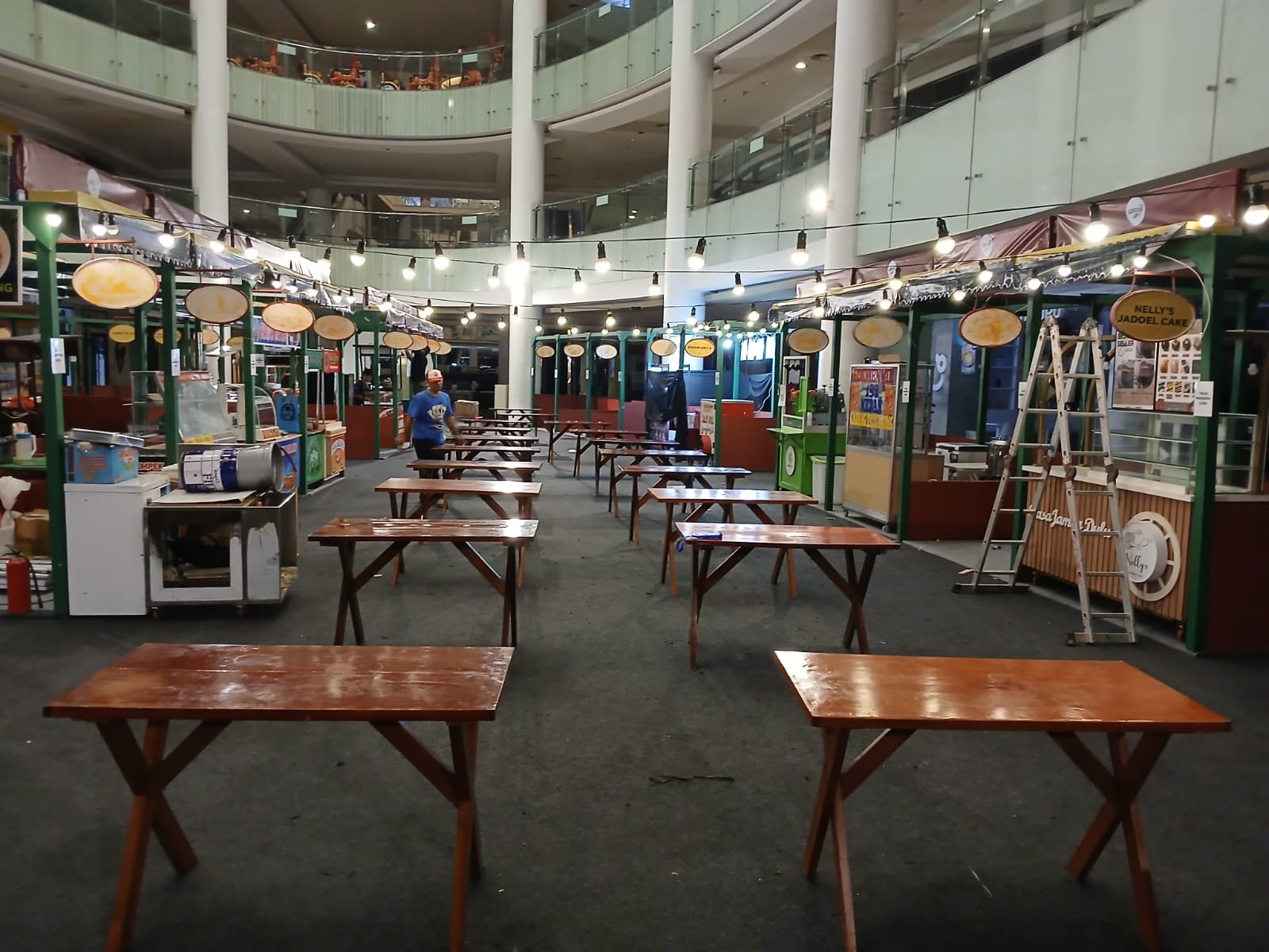 Sewa Kursi & Meja Taman Set Golden Ballroom | Rental Jabodetabek by Gaharu Production