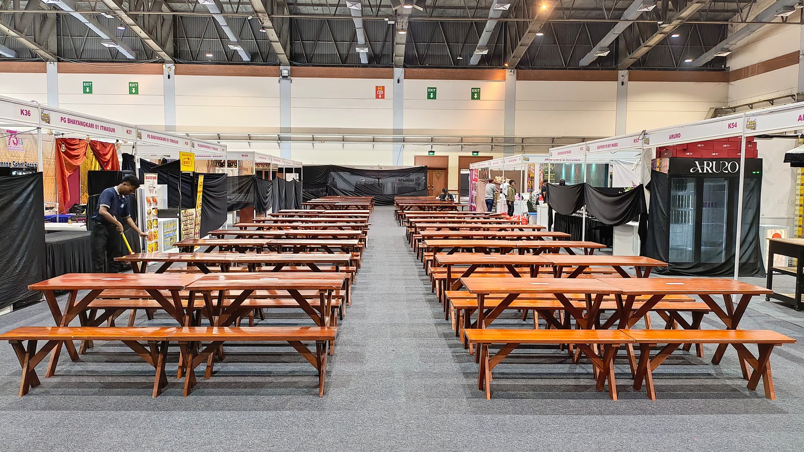 Sewa Kursi & Meja Taman Set The Hook (Co-working / Creative Event Spaces) — Jakarta | Rental Jabodetabek by Gaharu Production