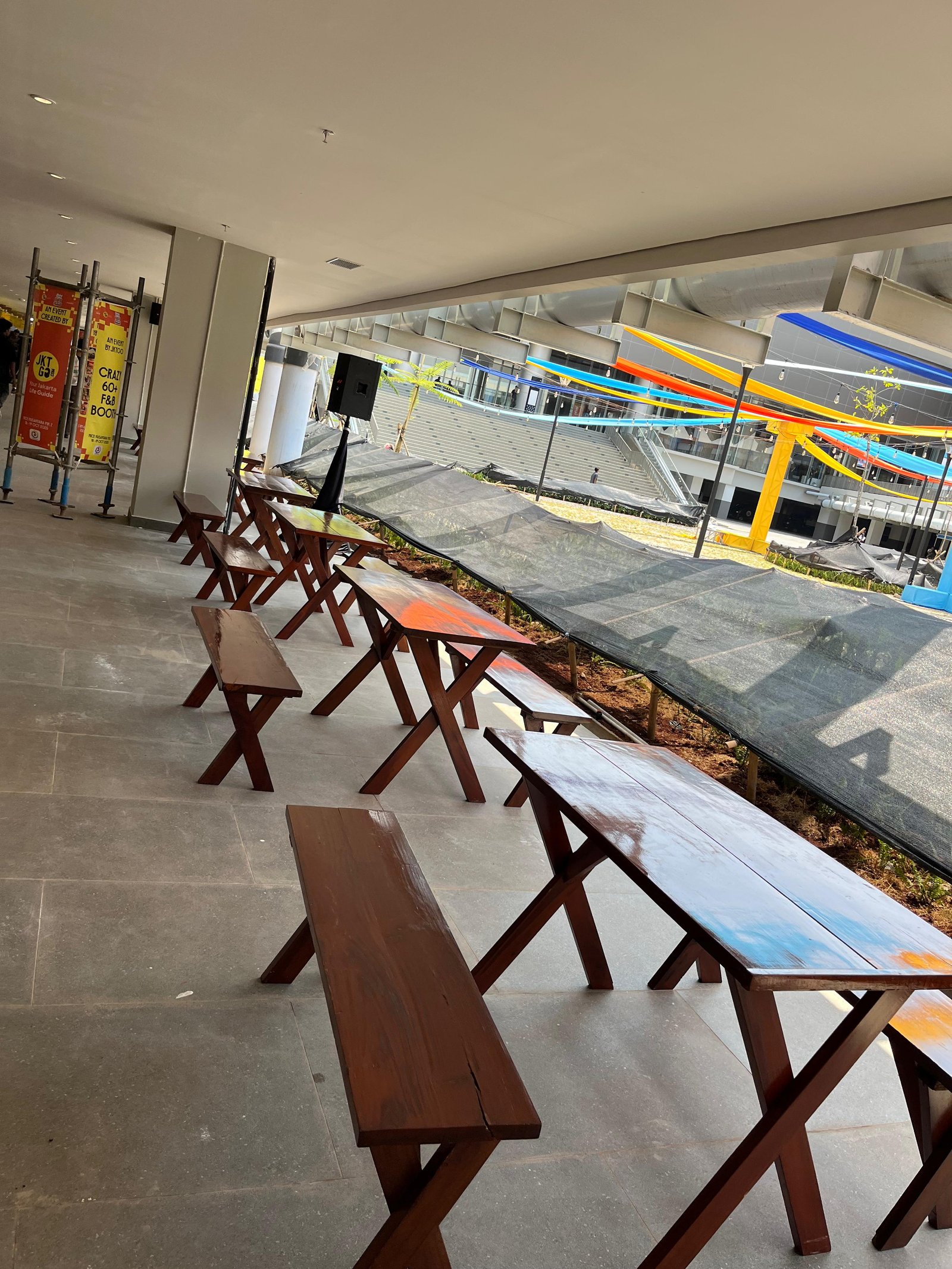 Sewa Kursi & Meja Taman Set Harris Hotel & Conventions Summarecon Bekasi | Rental Jabodetabek by Gaharu Production