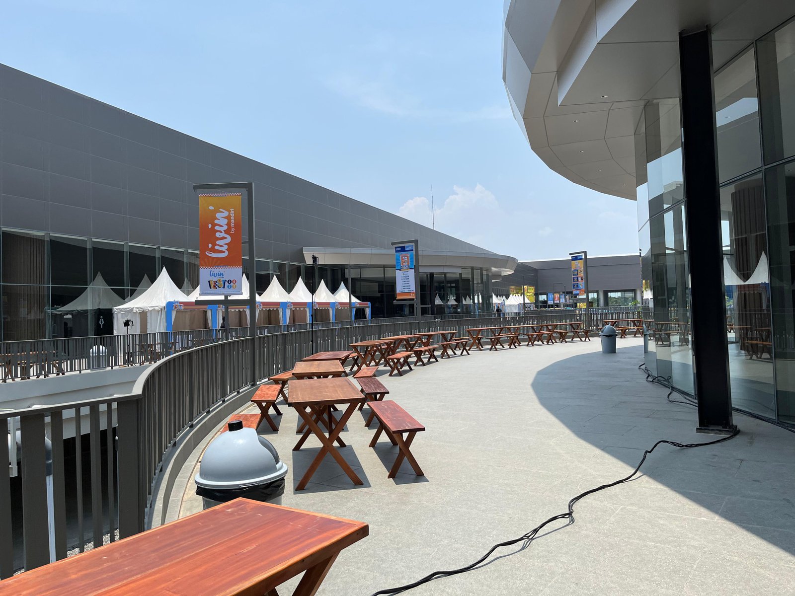 Sewa Kursi & Meja Taman Set Convention Halls Mega Bekasi / Summarecon | Rental Jabodetabek by Gaharu Production