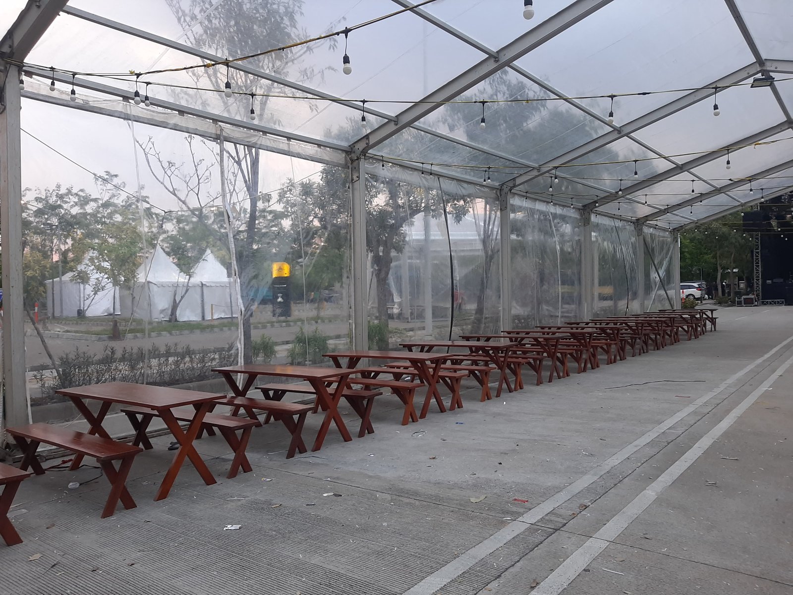 Sewa Kursi & Meja Taman Set The Breeze BSD – Outdoor Event Space | Rental Jabodetabek by Gaharu Production